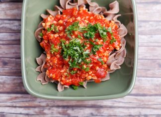 Pasta mit Nuss-Bolognese